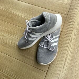 Adidas Women's Light Gray Sneakers